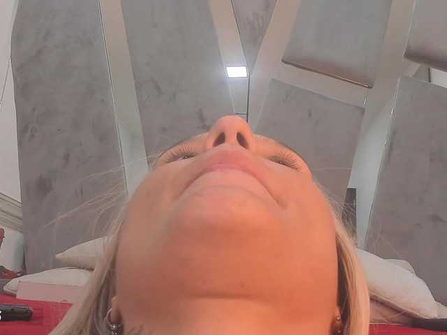 Chat Live with sensually-explosive on BongaCams