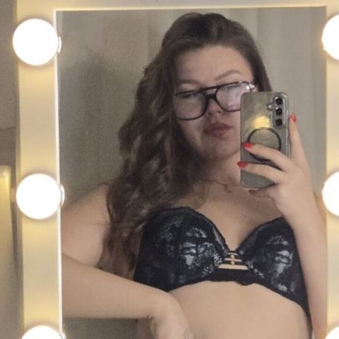 Chat Live with MoraLamons on LiveJasmin