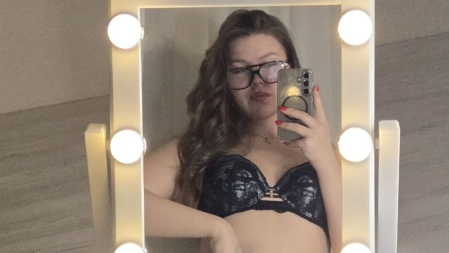 Chat Live with MoraLamons on LiveJasmin