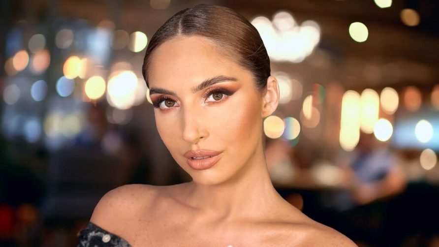 Chat Live with EllieSin on LiveJasmin