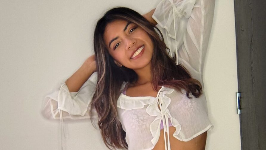 Chat Live with NatashaLaure on LiveJasmin