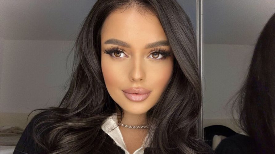 Chat Live with JasmineHille on LiveJasmin