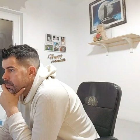 Chat Live with _BruceStrong_ on Amateur.TV