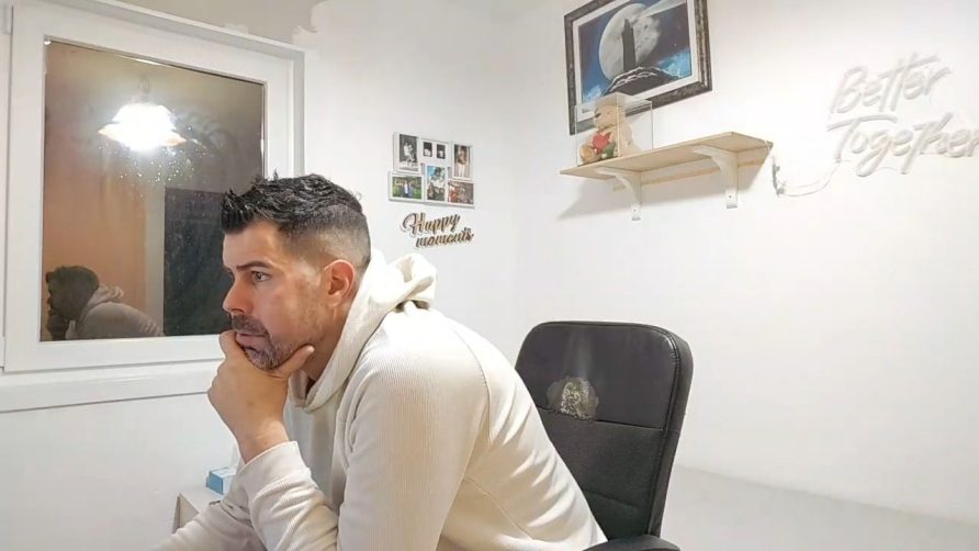 Chat Live with _BruceStrong_ on Amateur.TV