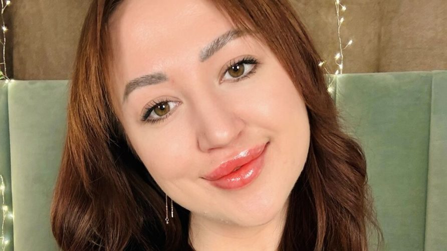 Chat Live with MiaElles on LiveJasmin