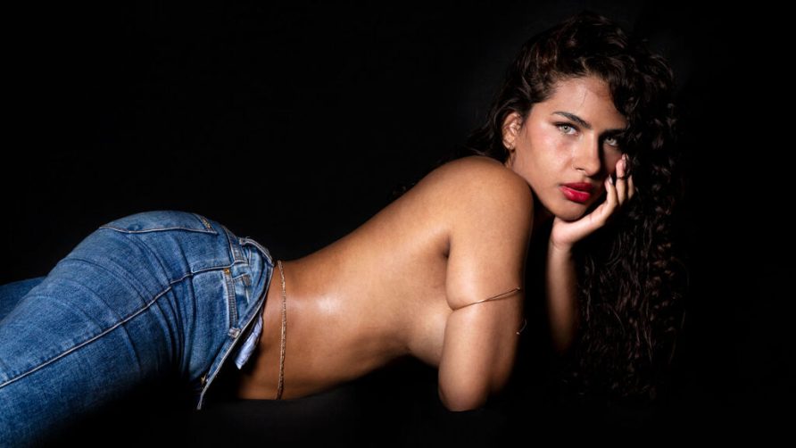 Chat Live with EvaHuxley on LiveJasmin