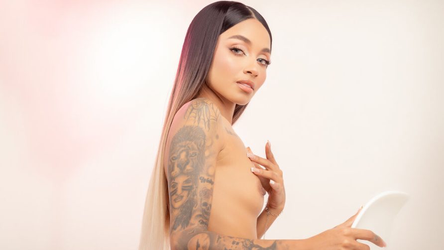 Chat Live with ArianaSaval on LiveJasmin