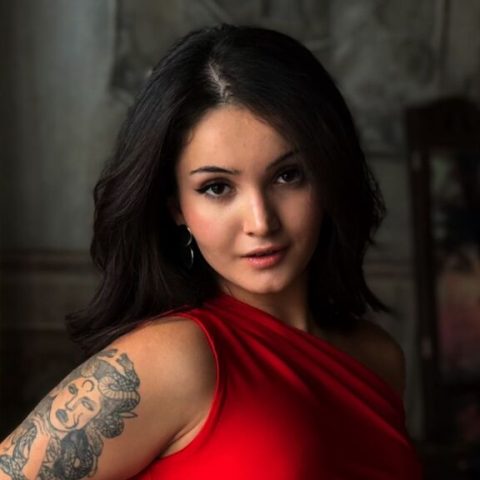 Chat Live with MiaOliveres on LiveJasmin