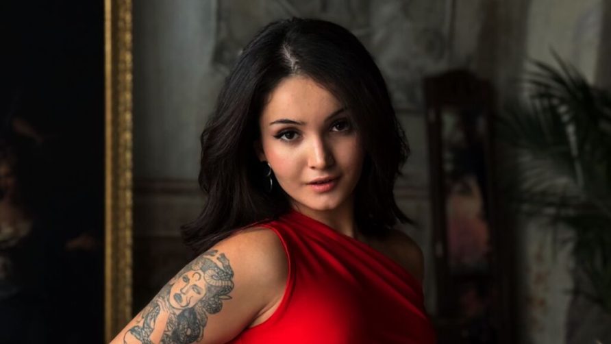 Chat Live with MiaOliveres on LiveJasmin