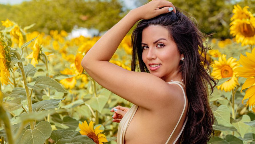 Chat Live with LolaCol on LiveJasmin