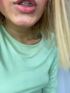 Chat Live with SweetBunnyGF on StripChat