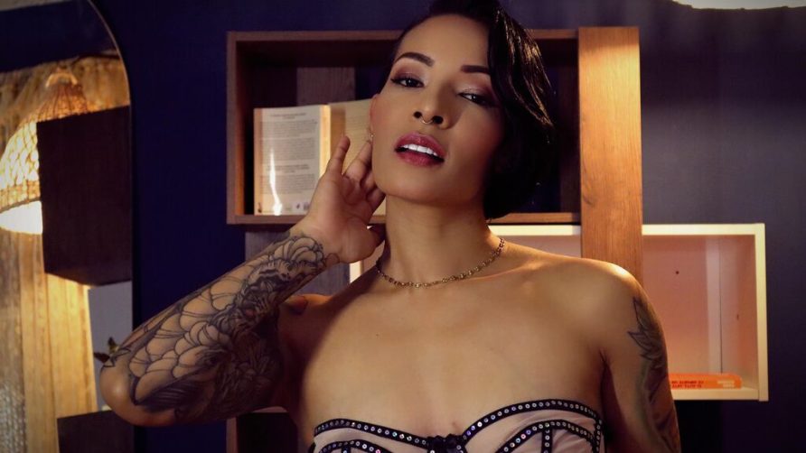 Chat Live with LadyRussell on LiveJasmin