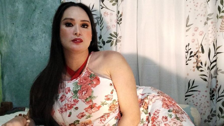 Chat Live with HeartSioc on LiveJasmin