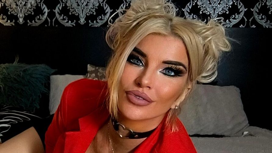 Chat Live with ErikaKis on LiveJasmin