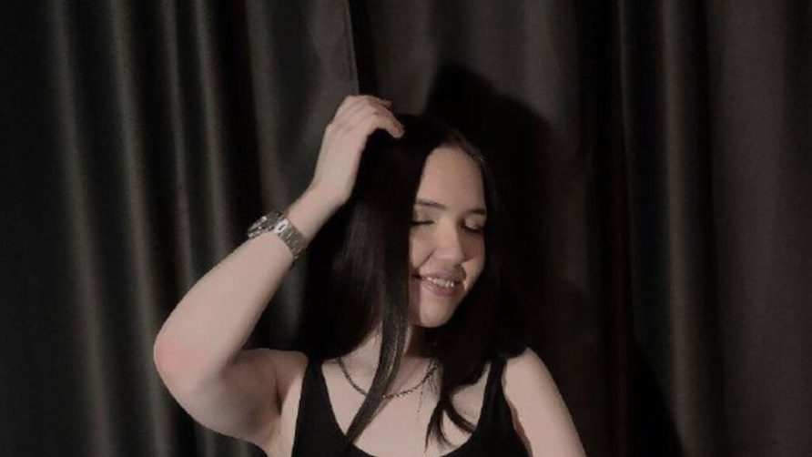 Chat Live with LillyZaitlin on LiveJasmin