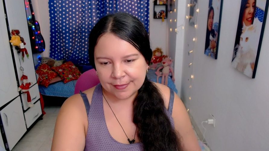 Chat Live with clarie_m on Amateur.TV