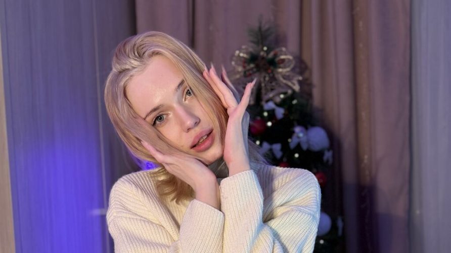 Chat Live with LynGoodhart on LiveJasmin