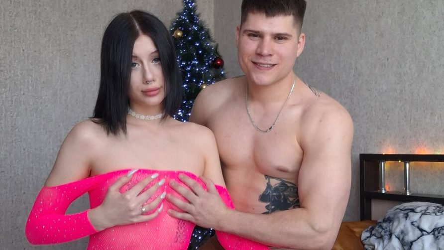 Chat Live with NadiNicolas on LiveJasmin