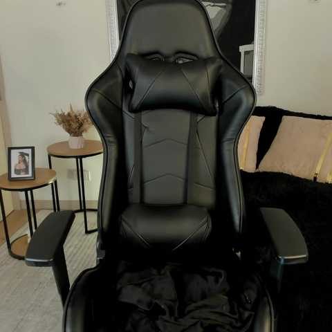 Chat Live with BellaRossi on BongaCams