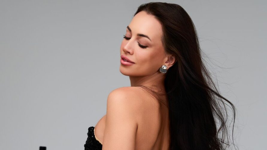 Chat Live with RaqueleGrace on LiveJasmin