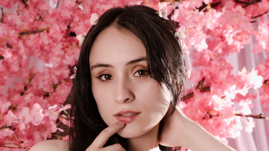 Chat Live with AnnieBuny on LiveJasmin