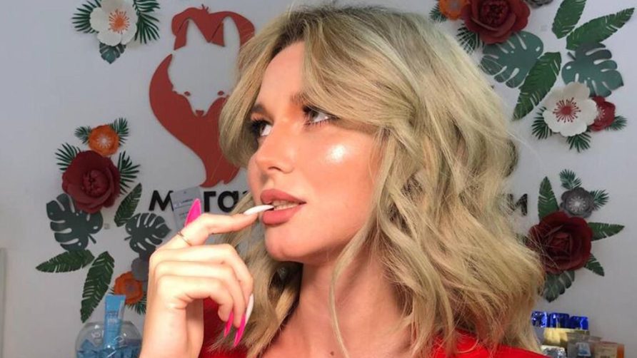 Chat Live with KarinaThorn on LiveJasmin