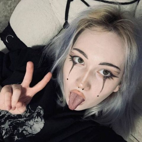 Chat Live with IleneDrones on LiveJasmin