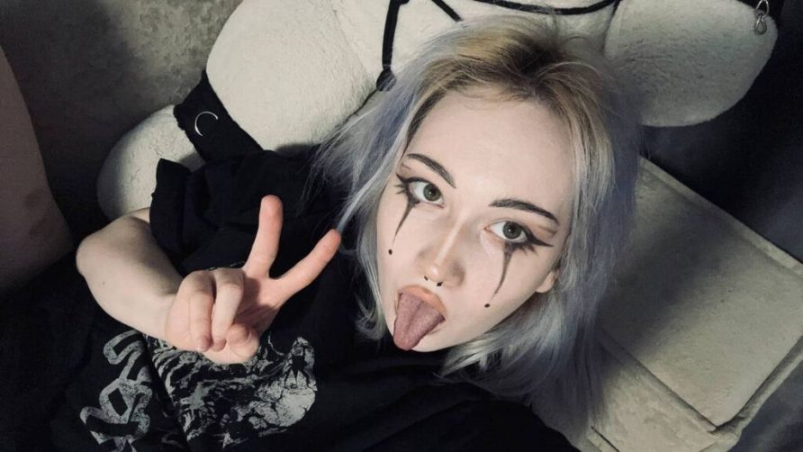 Chat Live with IleneDrones on LiveJasmin