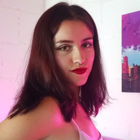 Chat Live with DaffneBelluci on LiveJasmin