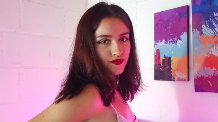 Chat Live with DaffneBelluci on LiveJasmin