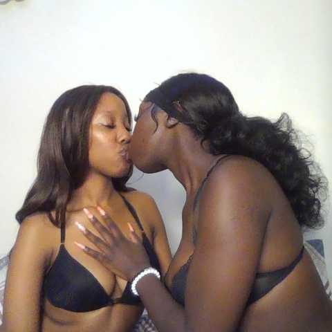 Chat Live with snowfox254 on BongaCams