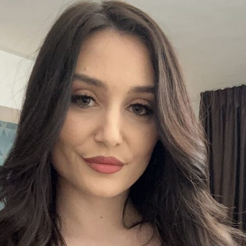 Chat Live with KassieWeins on LiveJasmin