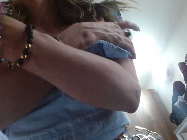 Chat Live with MAGHENTA on BongaCams