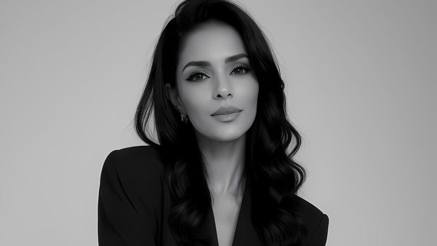 Chat Live with EmiBrow on LiveJasmin