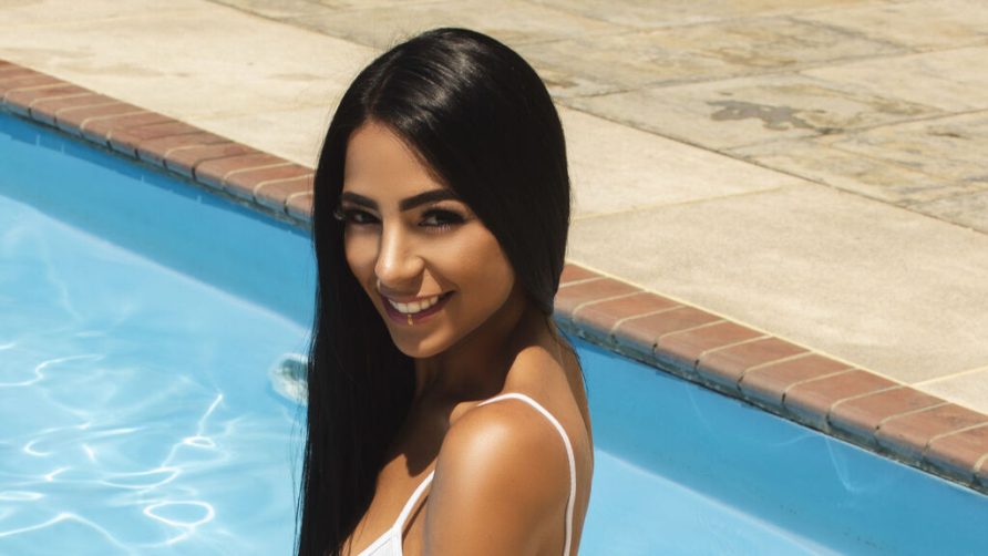 Chat Live with Gaenor on LiveJasmin