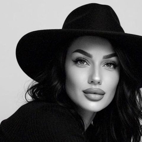 Chat Live with YvonneEverle on LiveJasmin