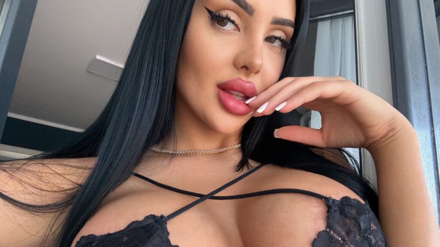 Chat Live with KylieVoos on LiveJasmin