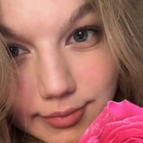 Chat Live with LinnGrimshaw on LiveJasmin