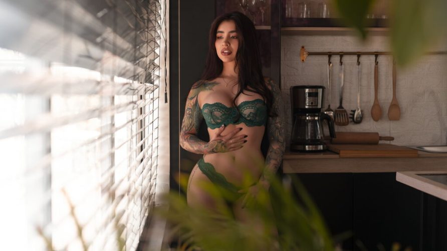 Chat Live with MartinaArango on LiveJasmin