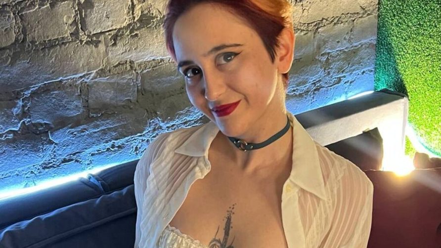 Chat Live with KellyPeppers on LiveJasmin