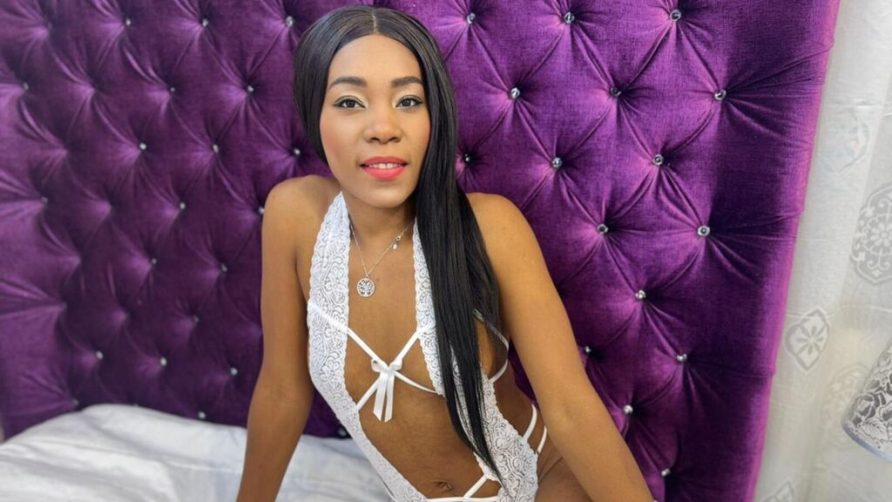 Chat Live with HilaryWatterson on LiveJasmin