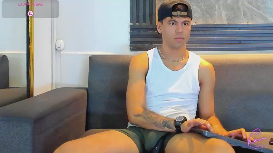 Chat Live with Aron_Uzumaki on Cam4