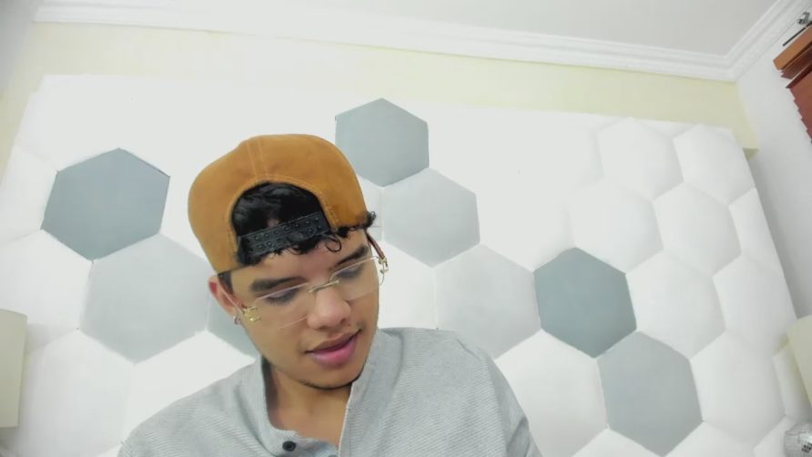 Chat Live with Axel_Forte on Cam4