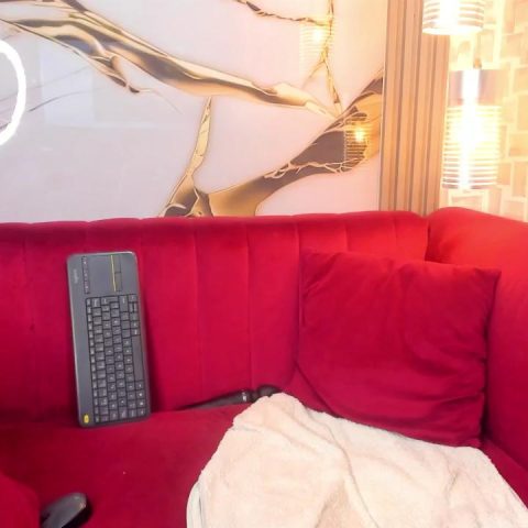 Chat Live with BellaWilliams on Cam4