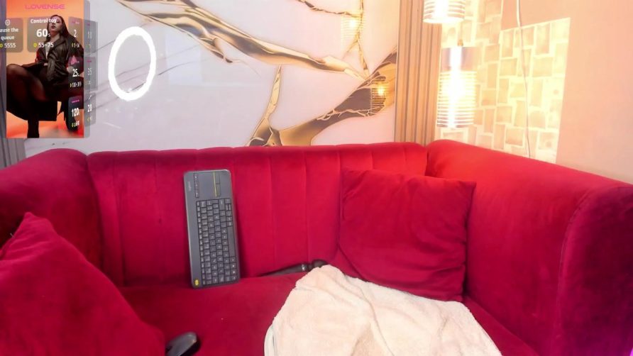 Chat Live with BellaWilliams on Cam4