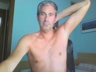 Chat Live with CaxonC on XLoveCam
