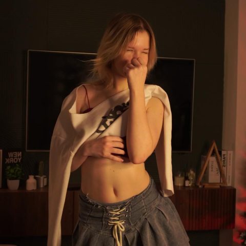 Chat Live with CelenaRomar on Cam4