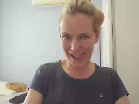 Chat Live with CrazyAnny1 on Cam4