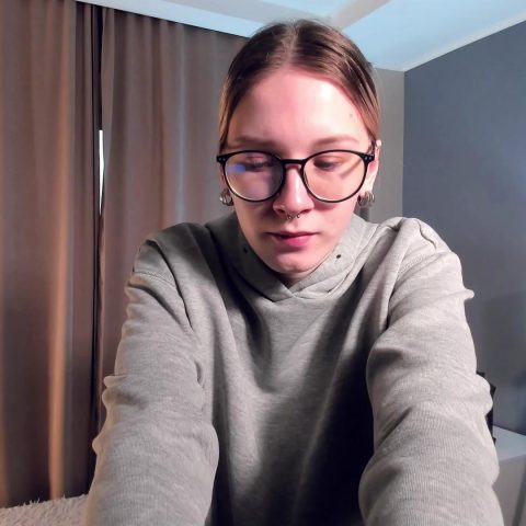 Chat Live with DiamondBridgham on Cam4