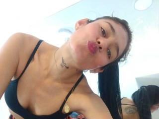 Chat Live with ElizabethManzon on XLoveCam